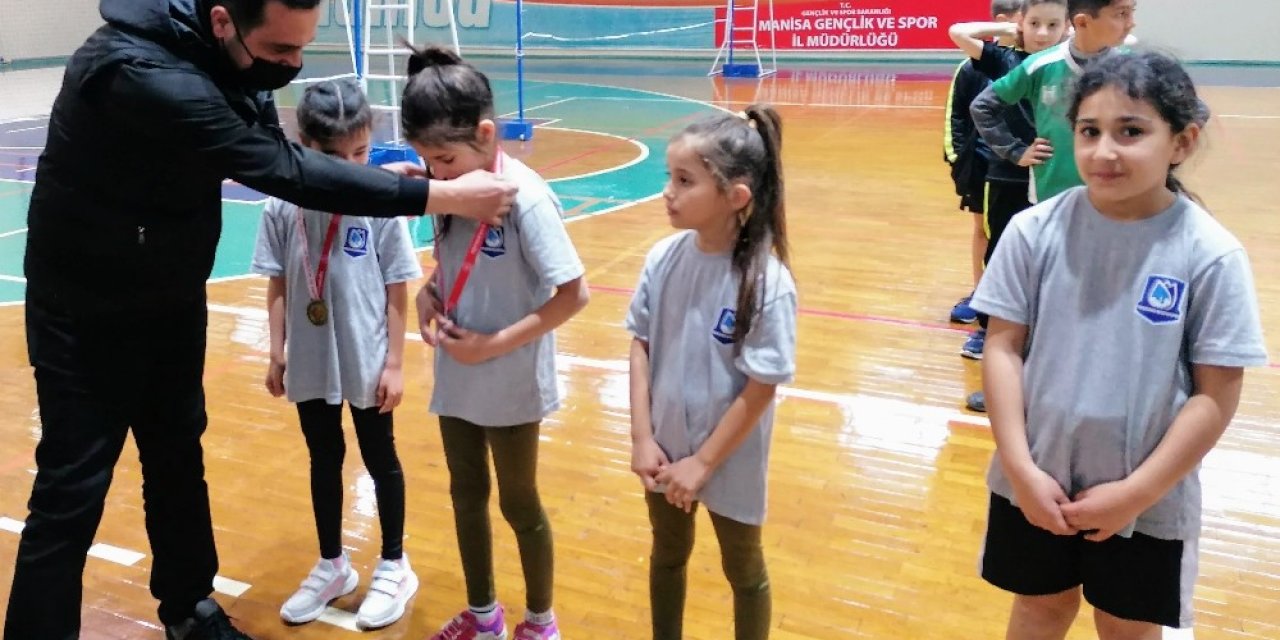 Manisa’da Tıp Bayramı Badminton Turnuvası Tamamlandı