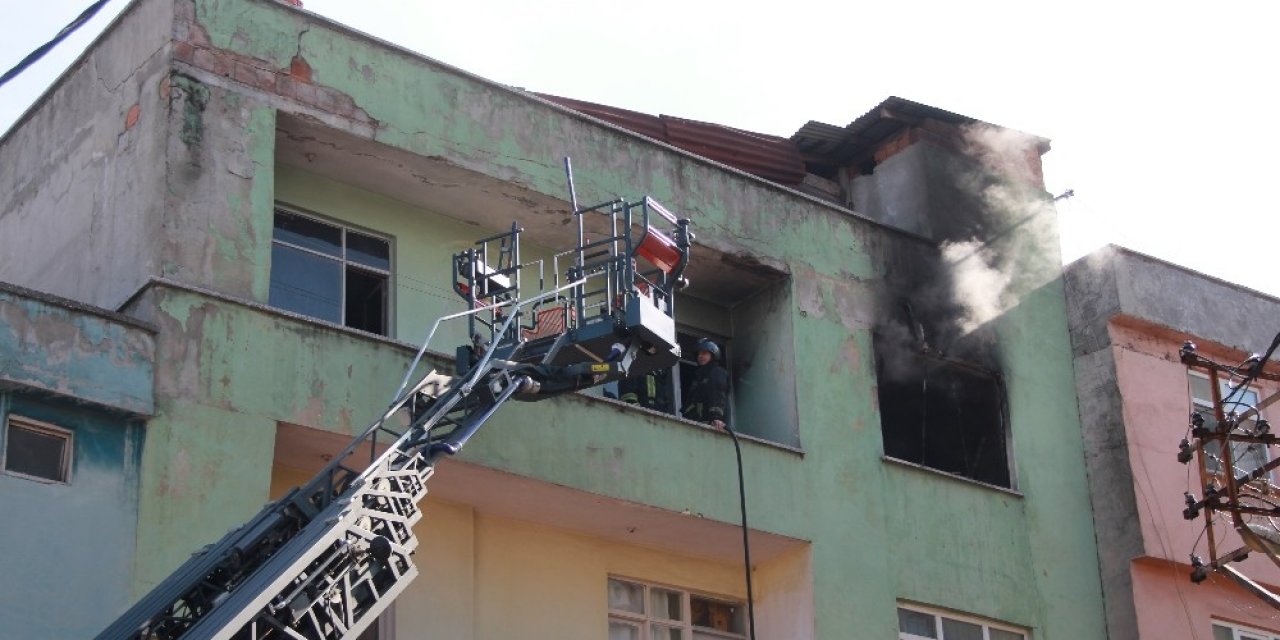 Samsun’da 4 Katlı Apartmanda Yangın Paniği