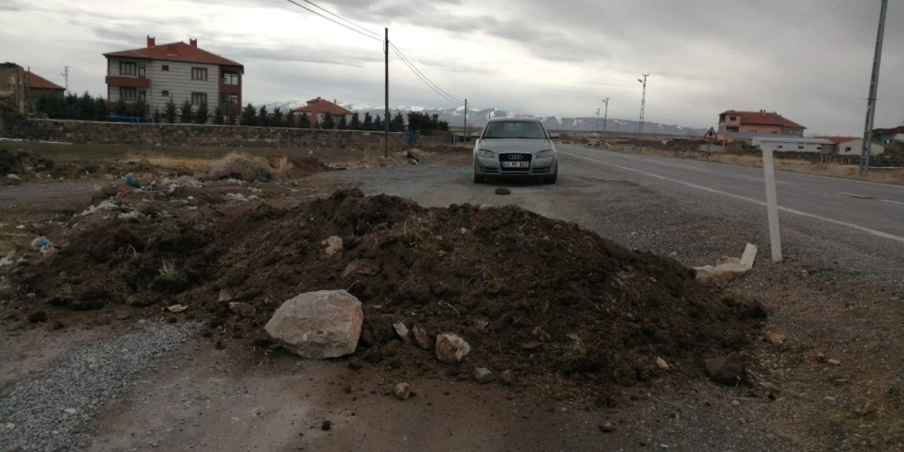 Kayseri’de 900 Nüfuslu Mahallenin Giriş Ve Çıkışları Korona Virüs Nedeni İle Kapatıldı