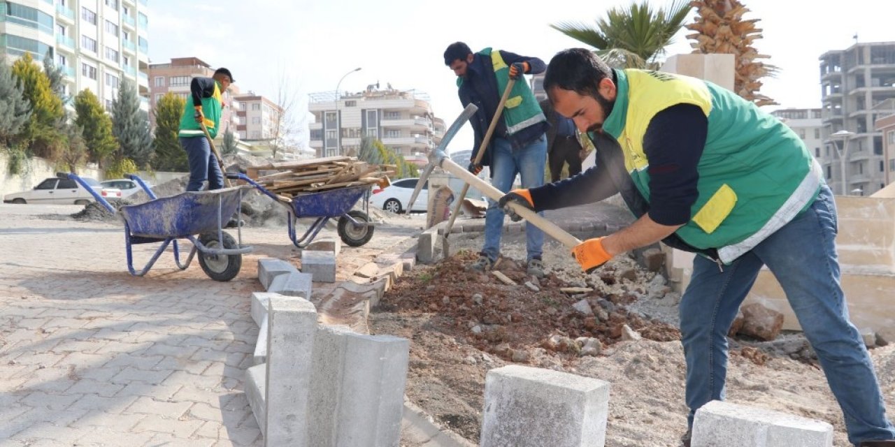 Karaköprü’de Kilitli Parke Döşeme Çalışmaları Sürüyor