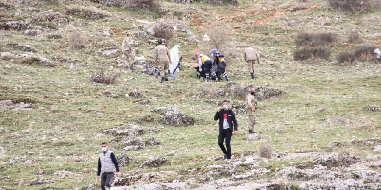 Dağ Başında Erkek Cesedi Bulundu