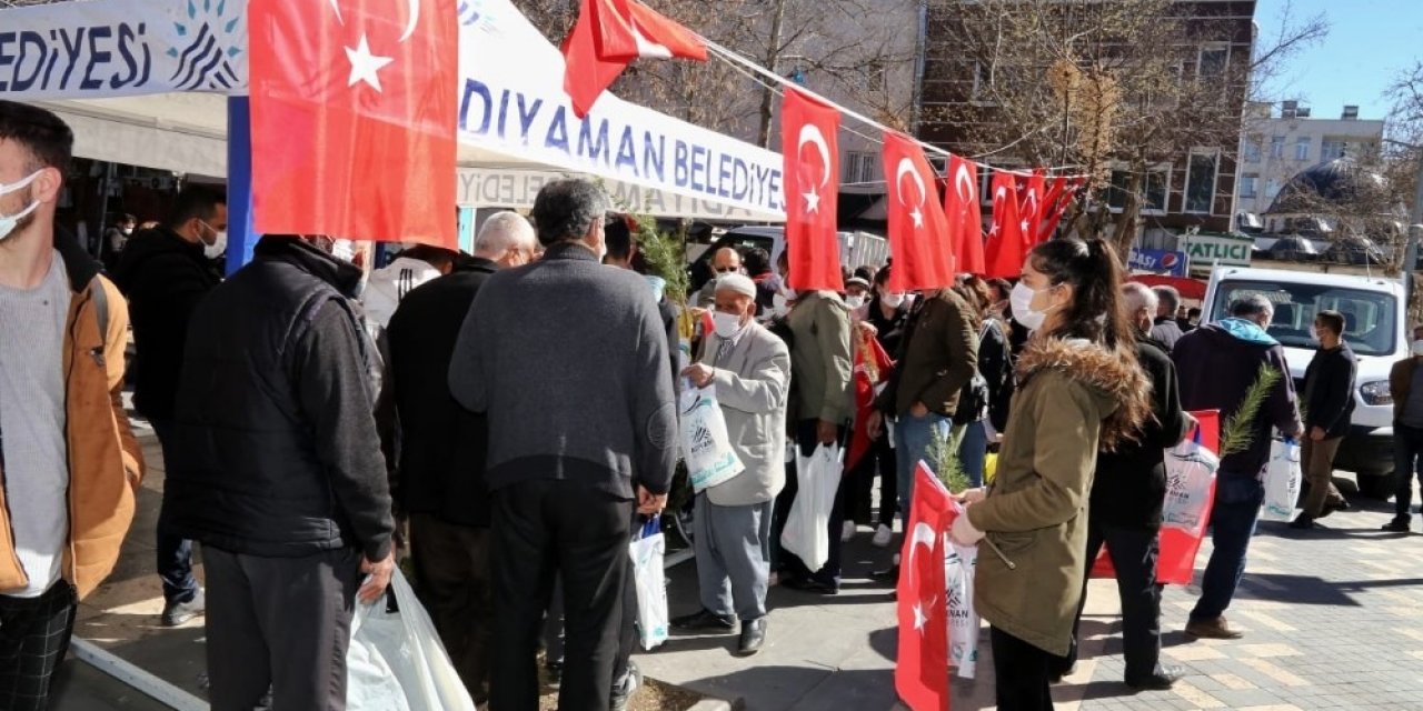 İ̇stiklal Marşının Kabulü Fidan Dağıtılarak Kutlandı
