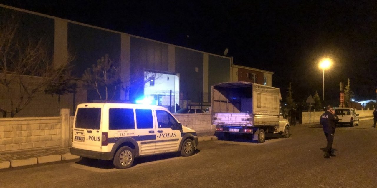 Fabrikada Fenalaşan Adam Hayatını Kaybetti