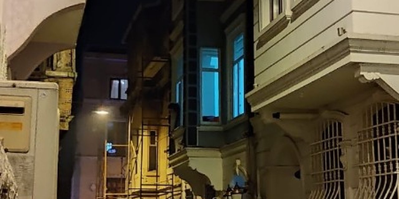 Beyoğlu’nda Bir Pansiyonda Çıkan Yangında 3 Kişi Dumandan Etkilendi