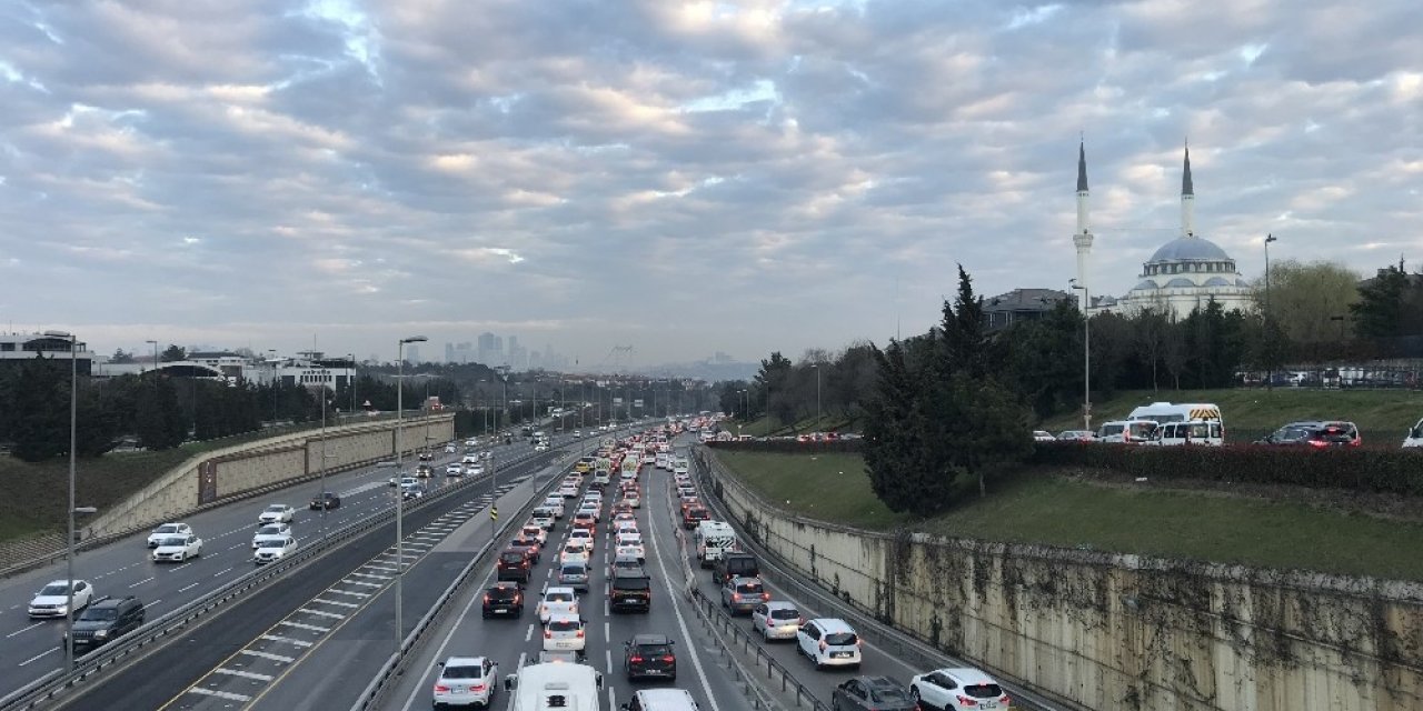İ̇stanbul’da Kısıtlama Sonrası Trafik Yoğunluğu