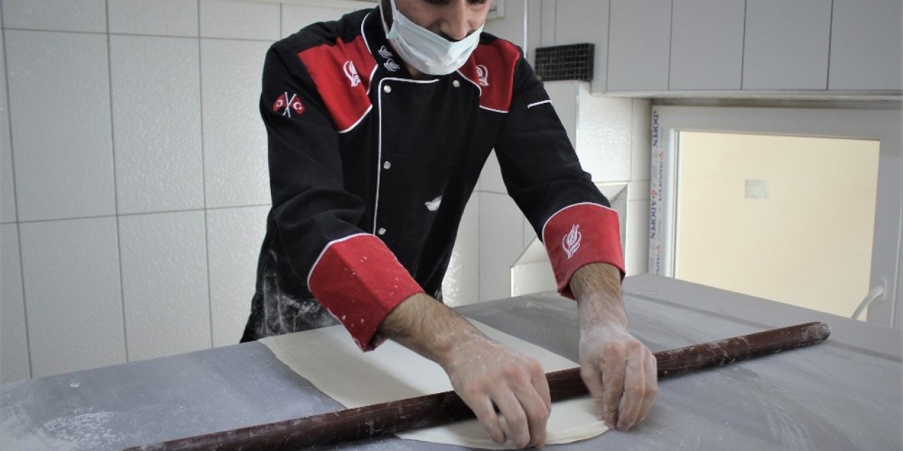 Kahveli Baklava Yaptı, Siparişlere Yetişemiyor