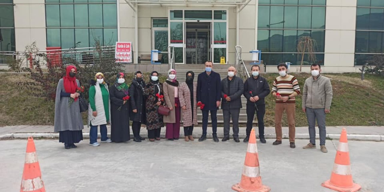 Başkan Kulat’tan Hastane Personeline Kutlama