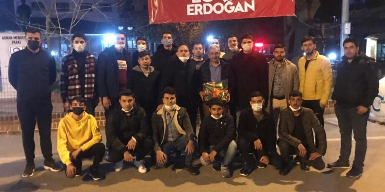 Ak Gençlerden Başkan Kaplan’a Doğum Günü Sürprizi