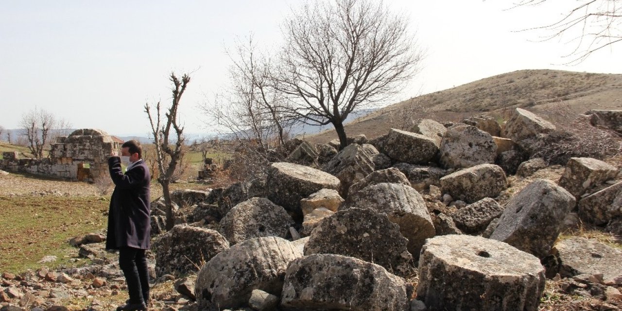 Heron Kutsal Alanı Yivli Sütunları İle Gizemini Koruyor