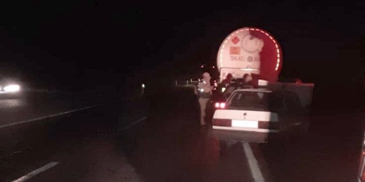 Yola Çıkan Başıboş Eşek Kazaya Neden Oldu: 2 Yaralı