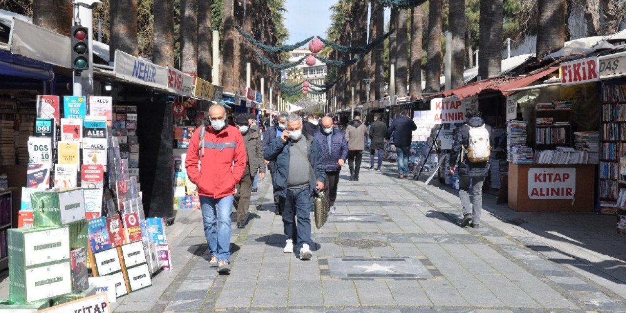 İ̇zmir’de Kitap Hırsızları Sevgi Yolu’na Dadandı