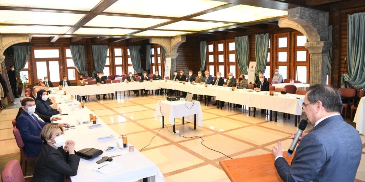 Büyükşehir Yöneticilerine ‘liderlik’ Eğitimi