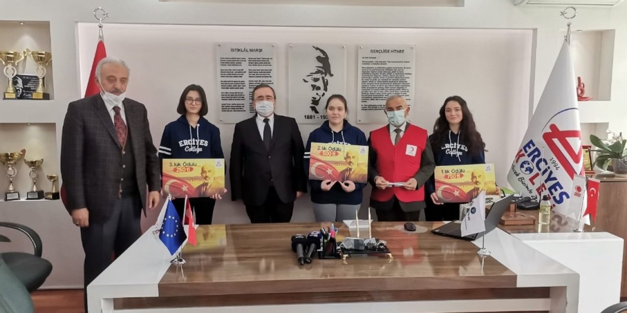 Öğrencilerden Duygulandıran Bağış