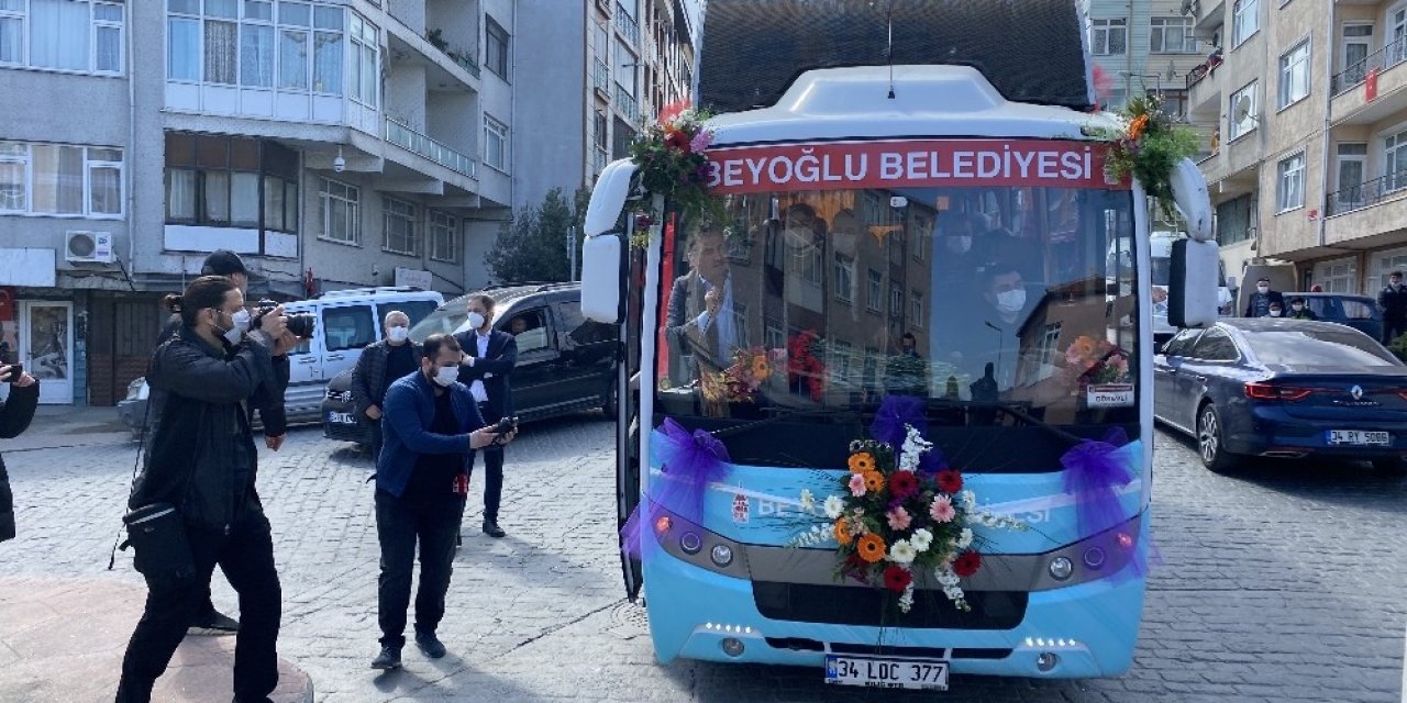 Beyoğlu’nda Romanlar Günü Renkli Görüntülere Sahne Oldu