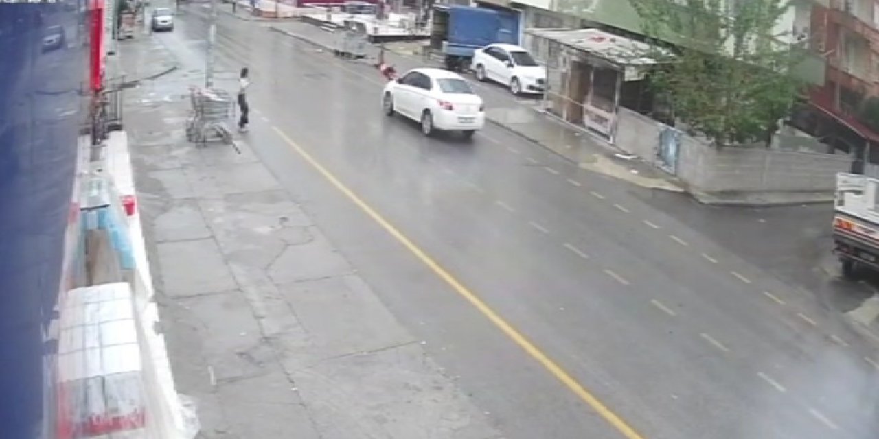 Otomobil Küçük Kıza Böyle Çarptı