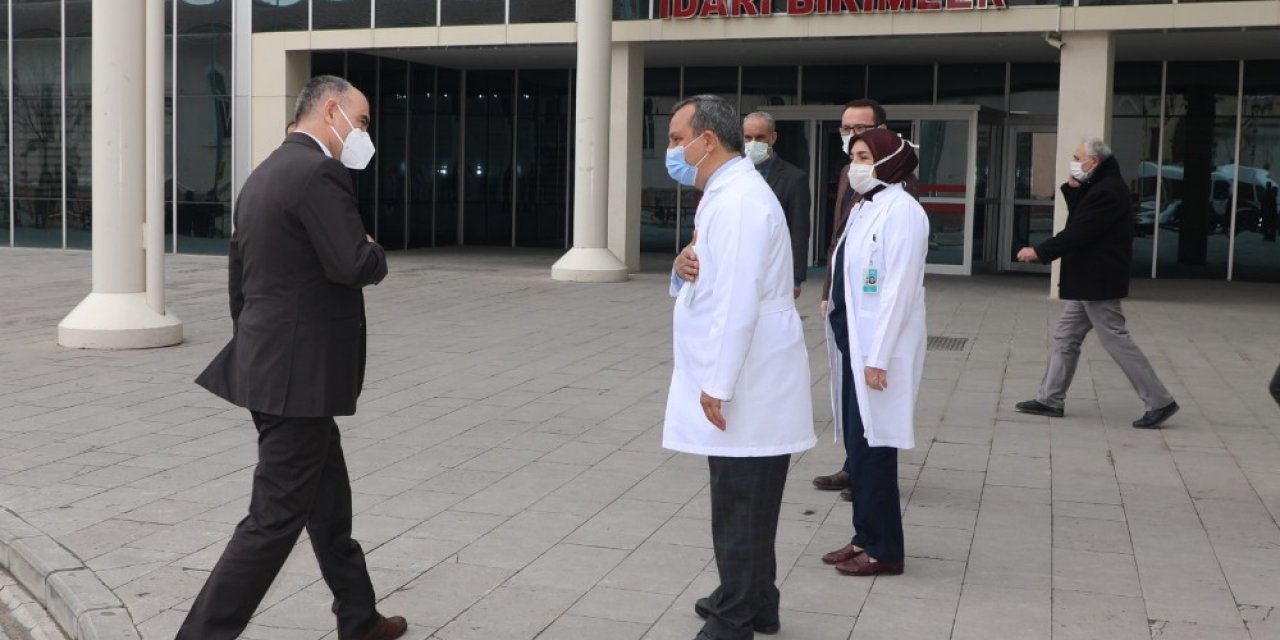 Vali Özkan, Pandemi Hastanelerinde İncelemelerde Bulundu