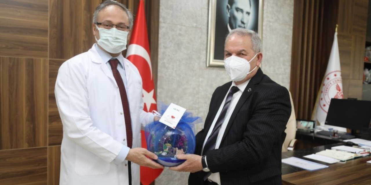 İ̇lkadım’dan Sağlık Çalışanlarına Çiçek Sürprizi