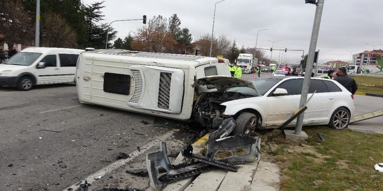 Isparta’da 6 Kişinin Yaralandığı Kazada Can Pazarı