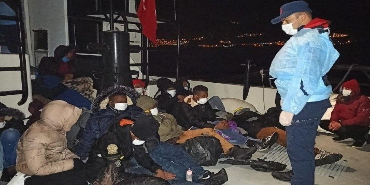 İ̇zmir Açıklarında 49 Düzensiz Göçmen Yakalandı