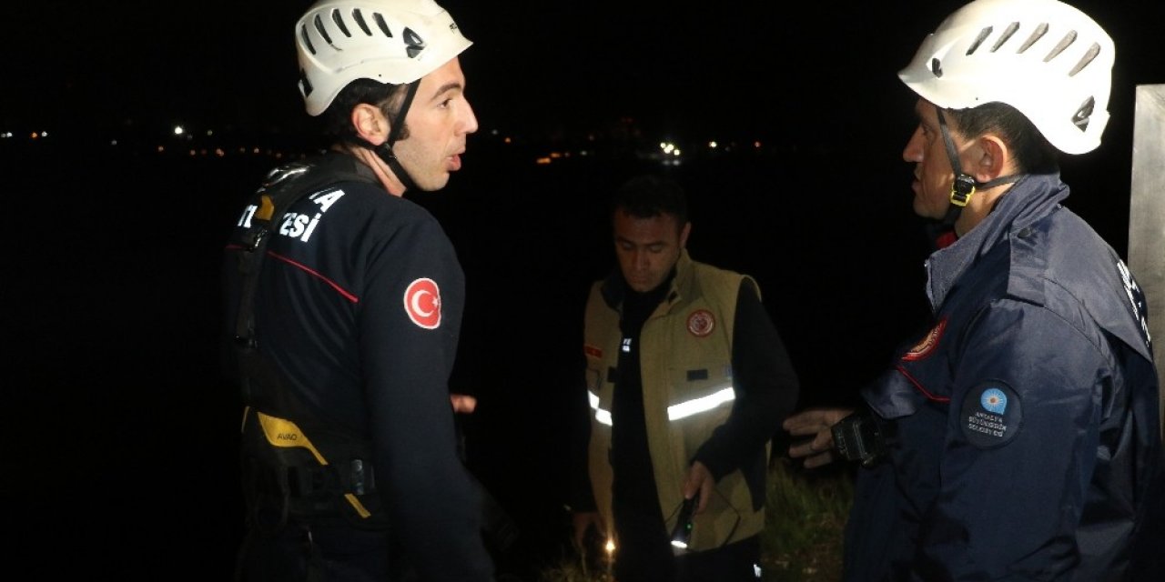 Kayıp Üniversite Öğrencisine Ait Kulaklık, Ayakkabı Ve Şapka Bulundu