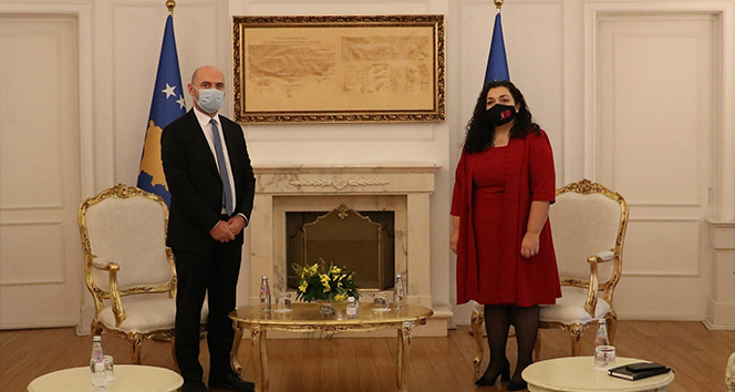 Kosova'da Cumhurbaşkanlığı görevini Meclis Başkanı Osmani devraldı