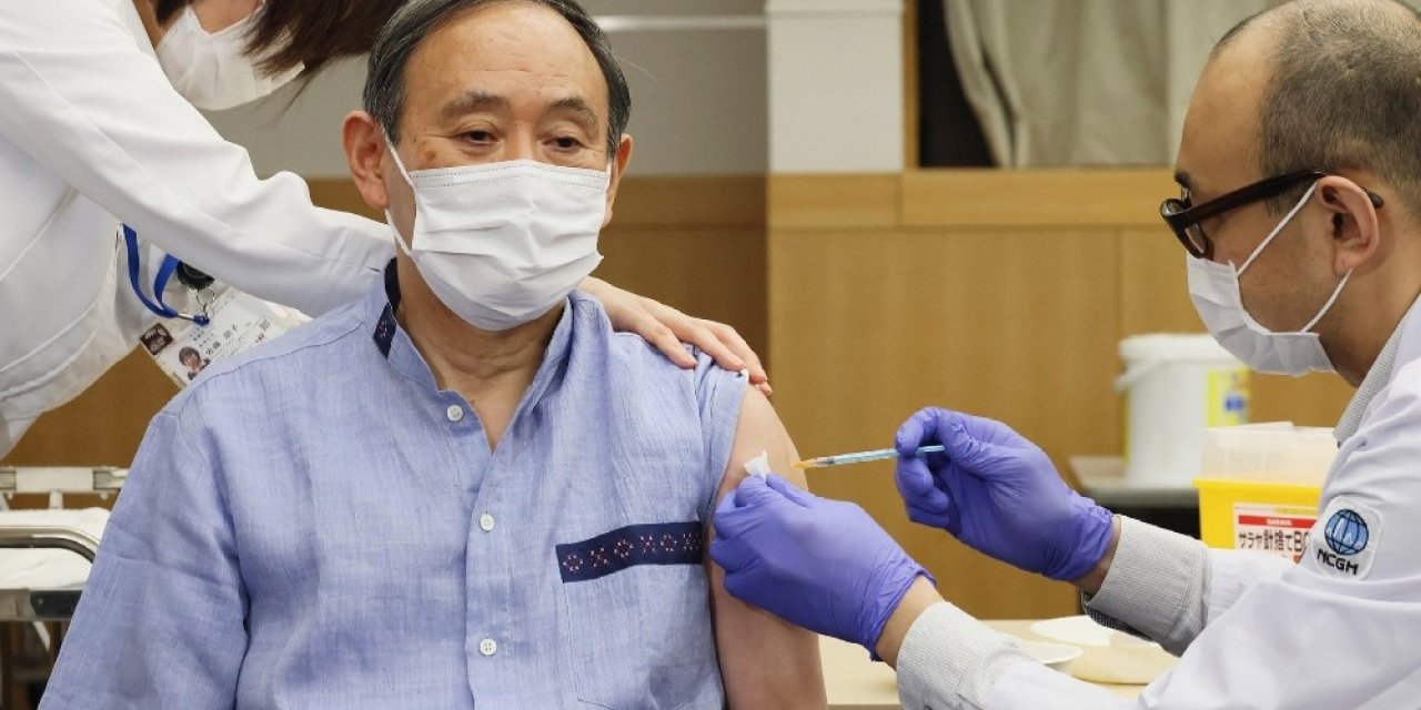 Japonya Başbakanı Suga Covid-19 Aşısı Oldu