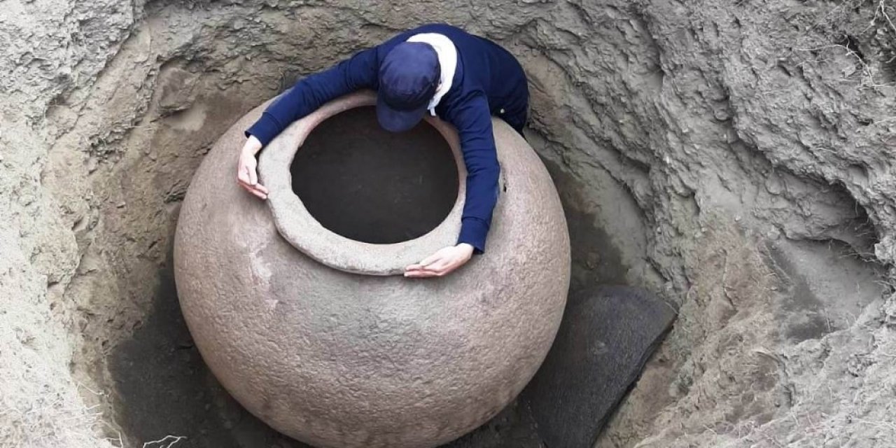 Bir İnsan Boyundaki Dev Küp Heyecanlandırdı