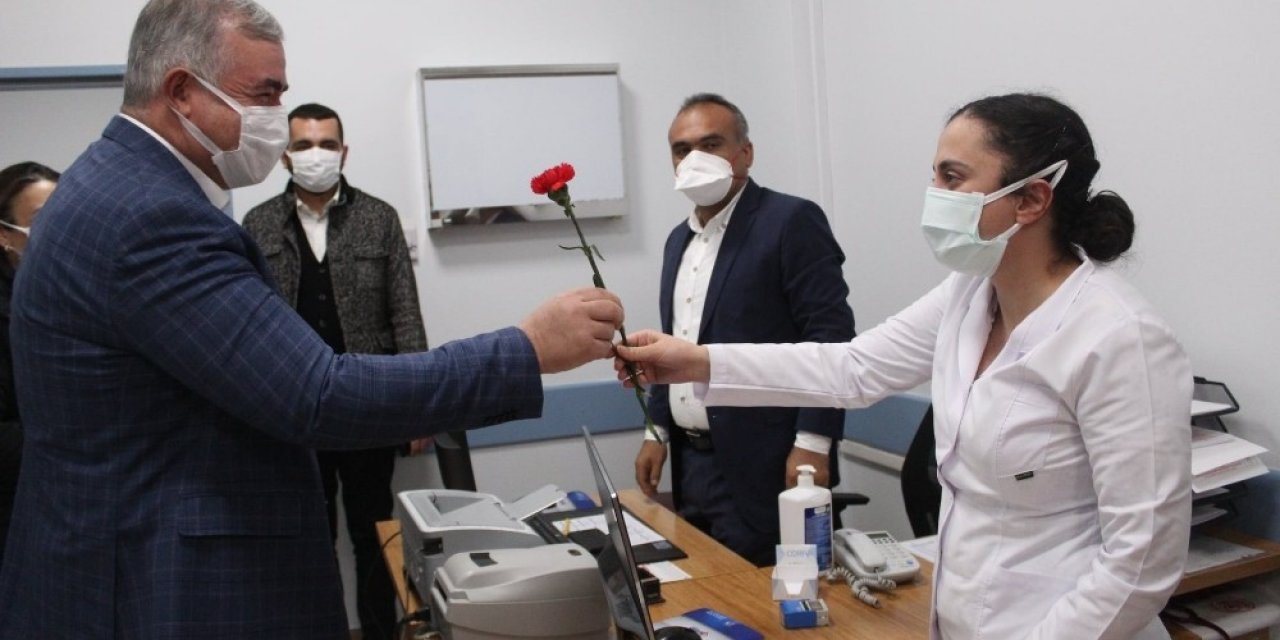 Turanlı, Sağlık Çalışanlarını Ziyaret Etti