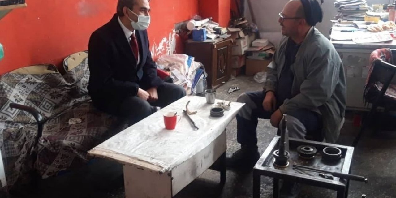 Başkan Emre, Rüzgarda İşyerleri Hasar Gören Esnafla Bir Araya Geldi