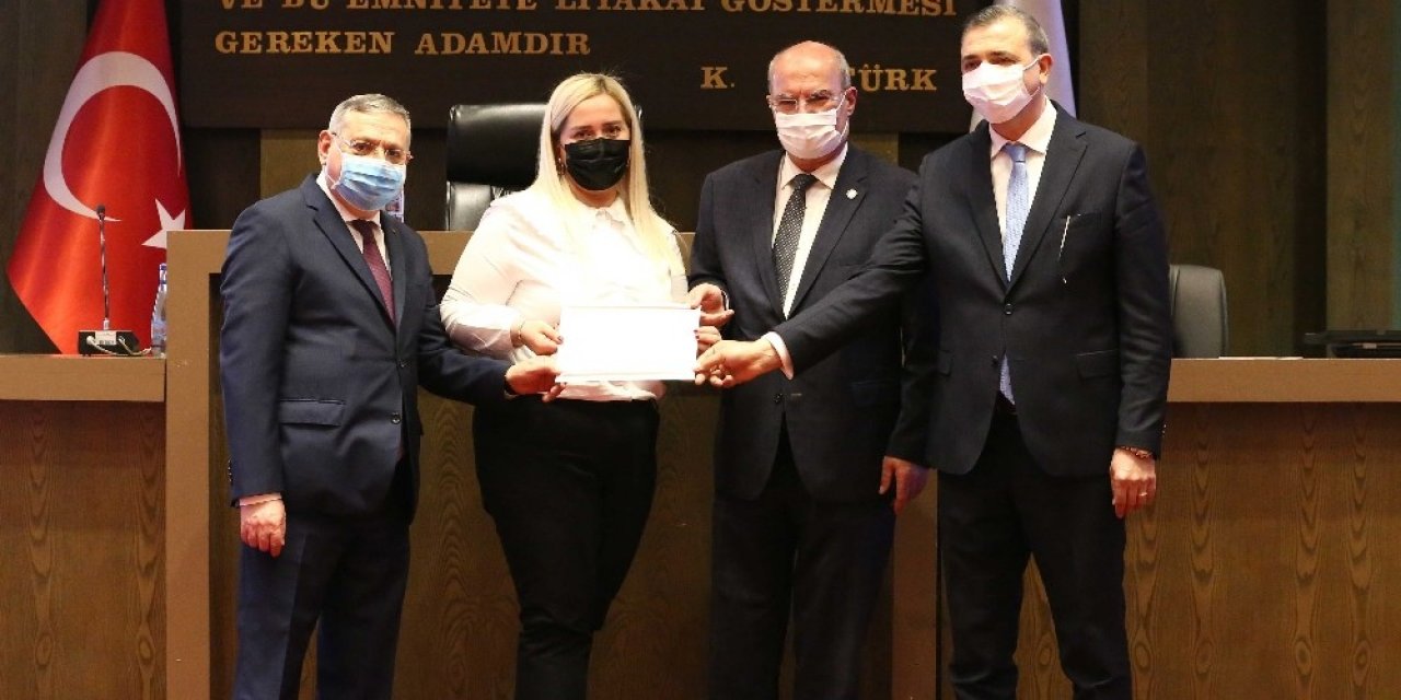 Ato’nun Emlak Danışmanlığı Eğitimini Tamamlayan Katılımcılar Sertifikalarını Aldı