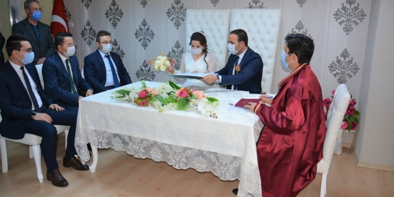 Ergani Kayyumu, Genç Çiftin Nikahını Kıydı