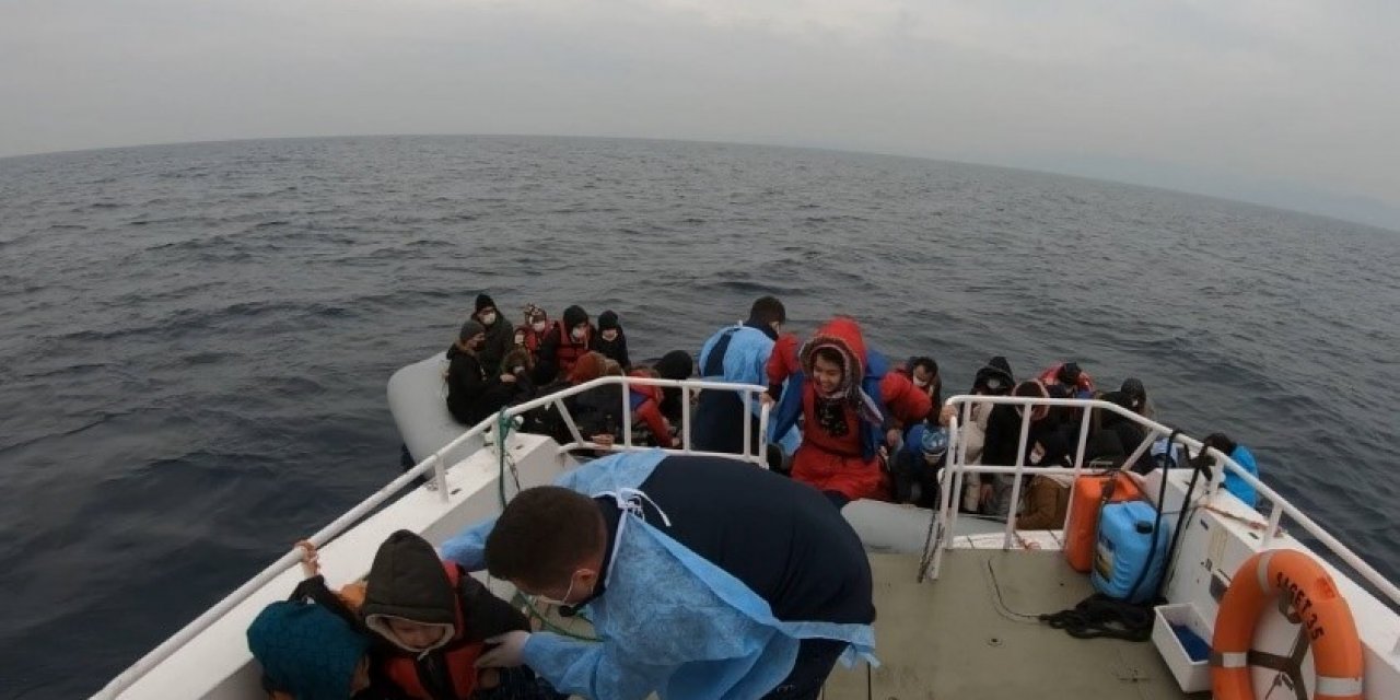 Ayvalık’ta Türk Kara Sularına İtilen 44 Mülteci Kurtarıldı