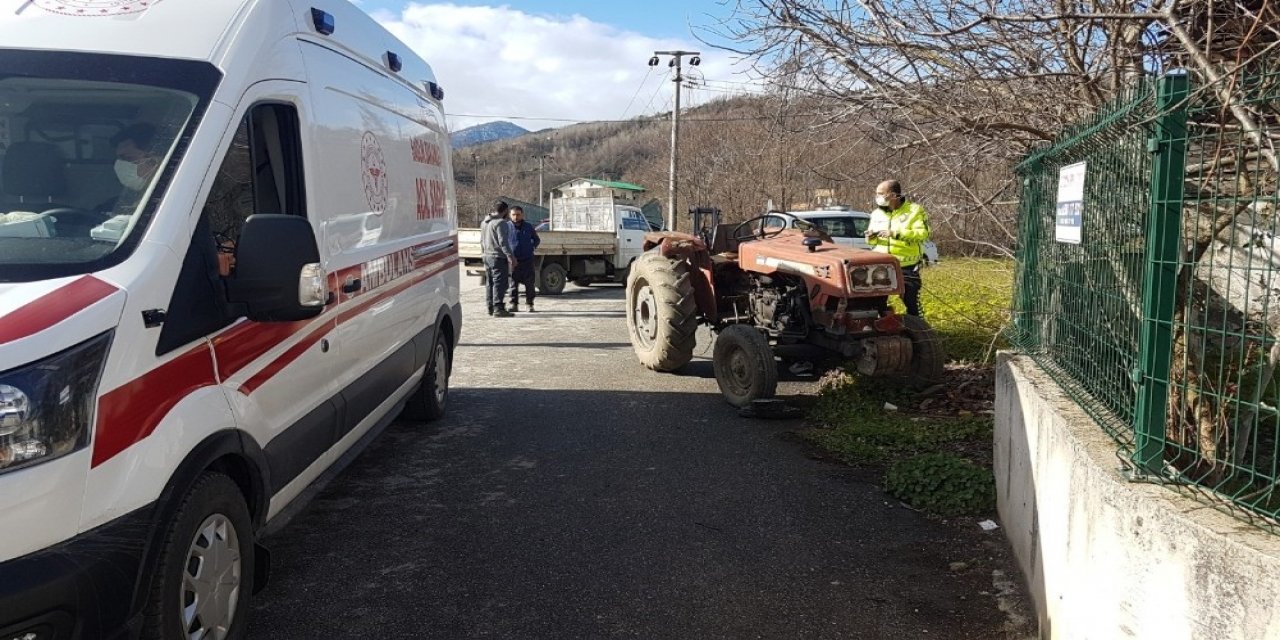Traktör Tekerinin Altında Kalan Adam Hastanede Hayatını Kaybetti
