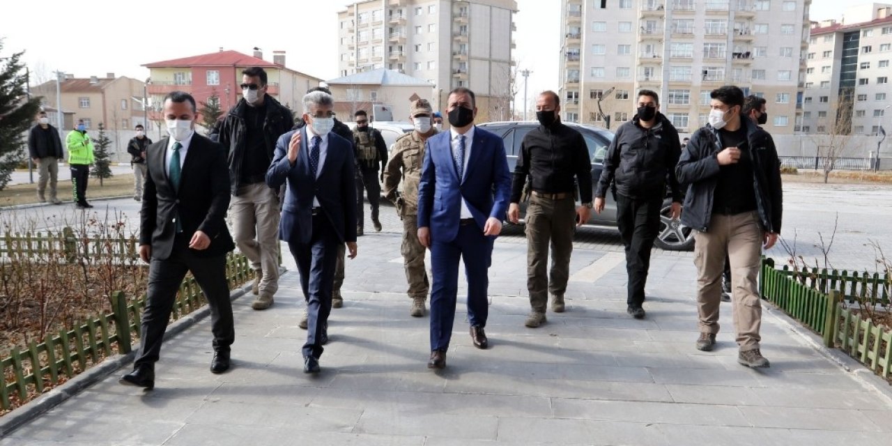 Hakkari Valisi Akbıyık’tan Van Büyükşehir Belediyesine Ziyaret