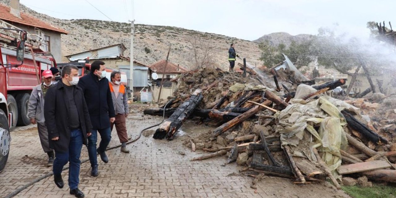 Kaymakamlıktan Evi Yanan Ve Hayvanları Telef Olan Ailelere 65 Bin Liralık Destek