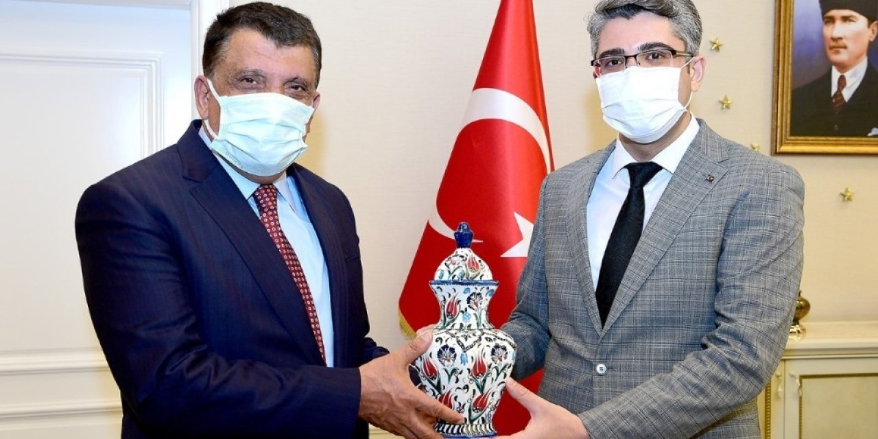 Gürkan Darende Belediyesi Ve Kaymakamlığını Ziyaret Etti