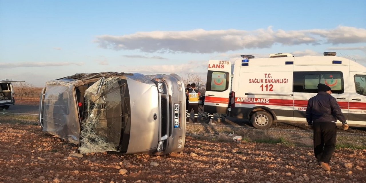 İ̇şçileri Taşıyan Midibüs Takla Attı: 8 Yaralı