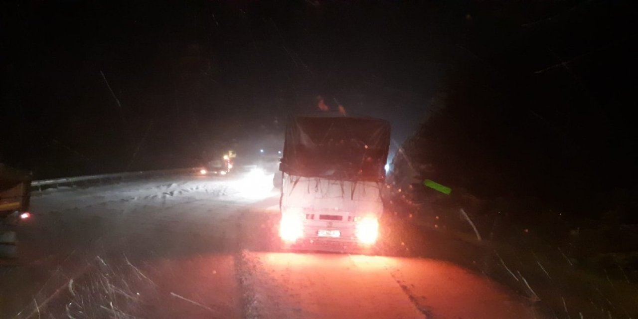 Antalya’da Kar Yağışı; Antalya-konya Karayolunda Kar Kalınlığı 30 Santime Ulaştı
