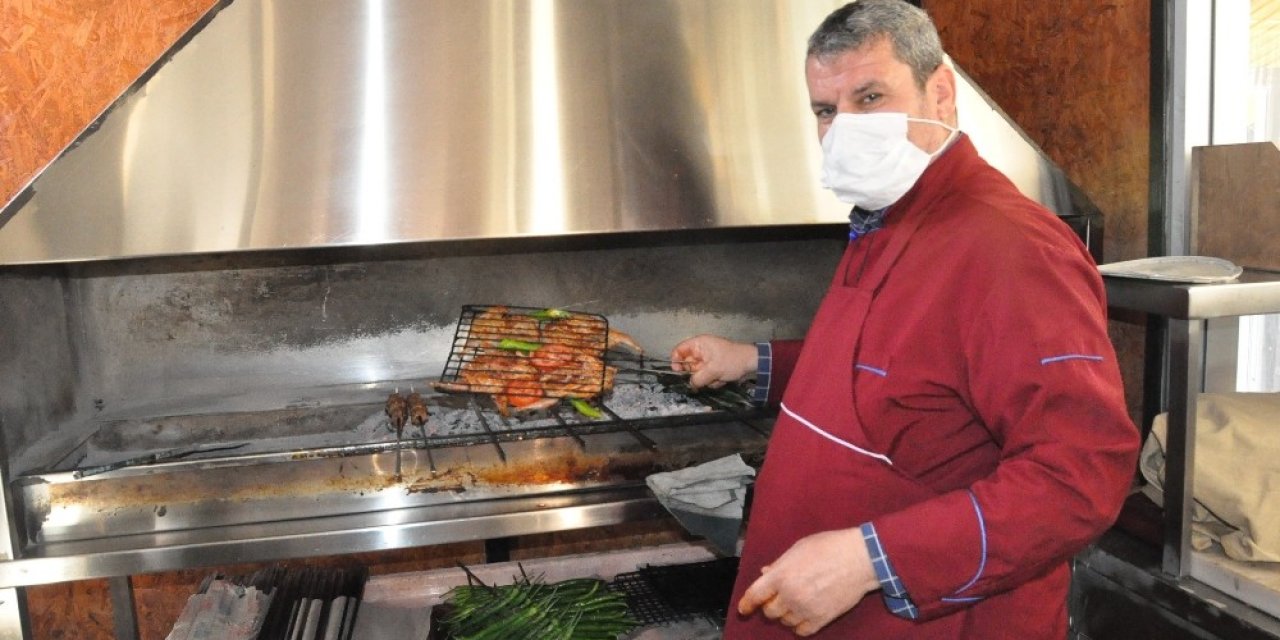 Kebap Ustası Menüsüne Vücut Direncini Yükselten Bıldırcın Etini Ekledi, Vatandaşlar Sipariş İçin Sıraya Girdi