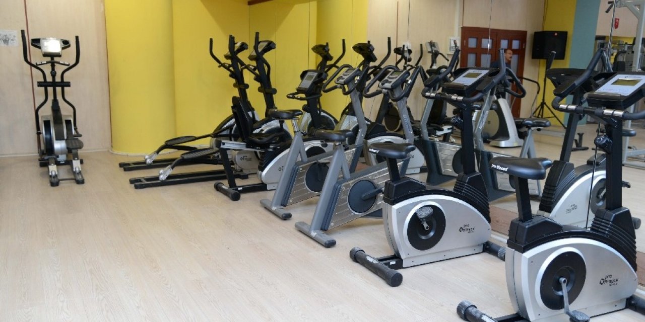 Pursaklar’da Spor Salonları Ve Yüzme Havuzu Yeniden Hizmete Açıldı