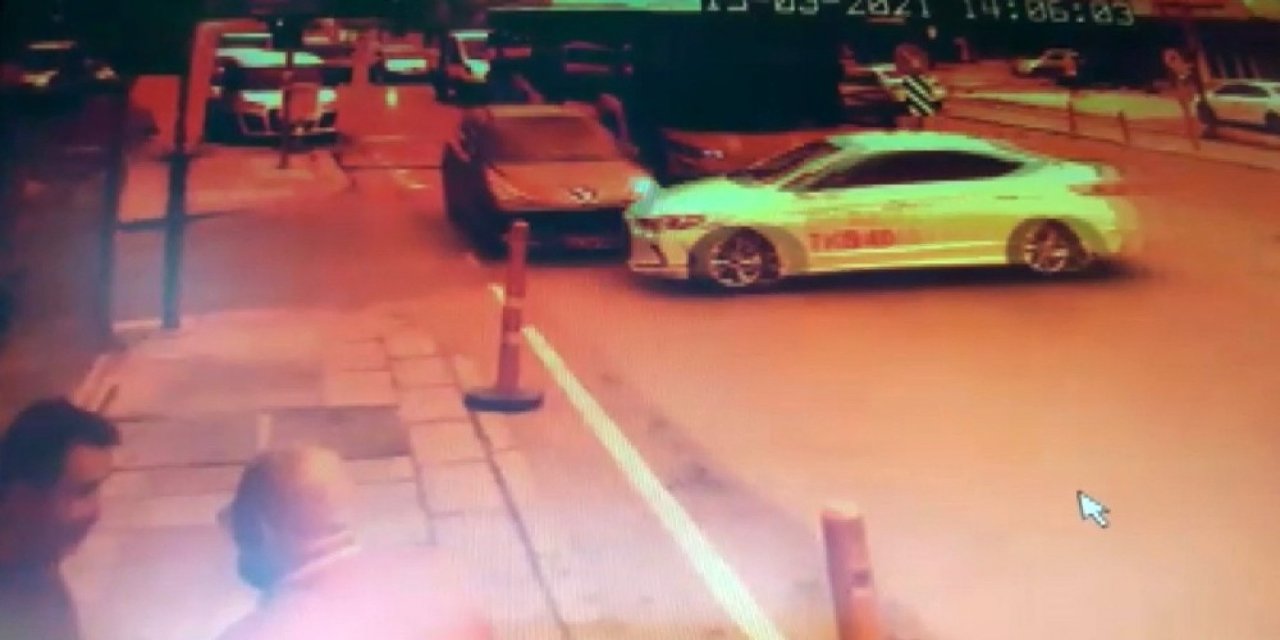 Kırmızı Işıkta Geçen Taksi, Kadın Sürücünün Aracına Çarptı