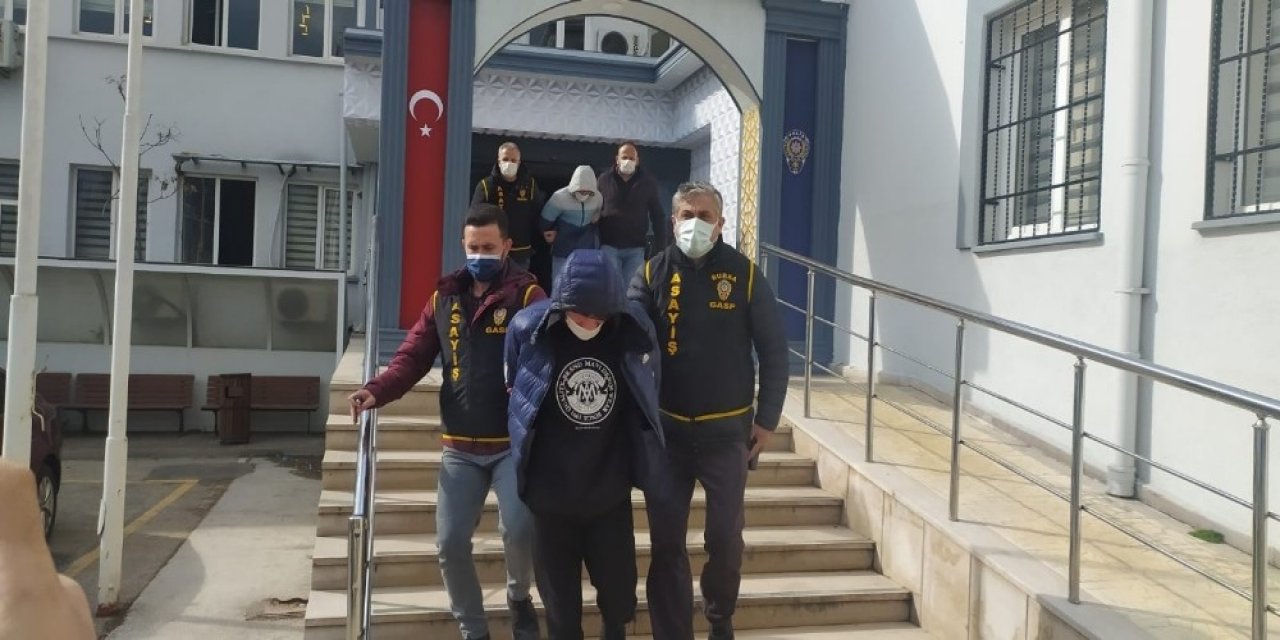 Bursa’da Çalıntı Kıyafetlerle Ptt Soygunu Yapan Hırsızlar Yakalandı