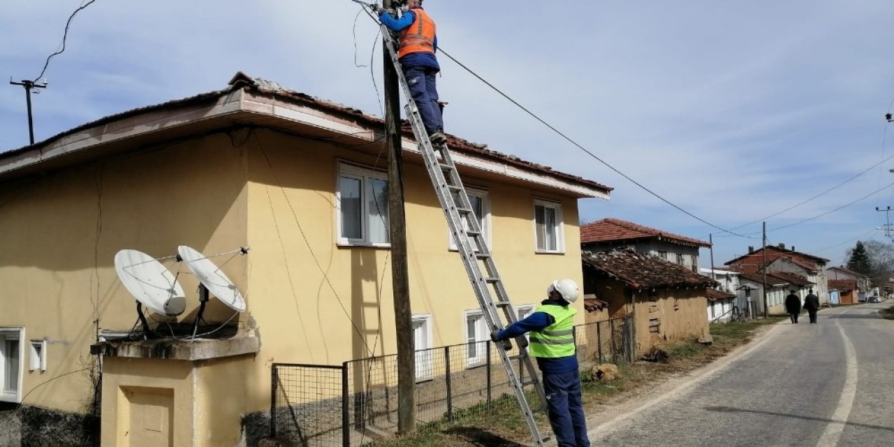 Köylüler Telefon Ve İnternet Hizmetine Kavuştu
