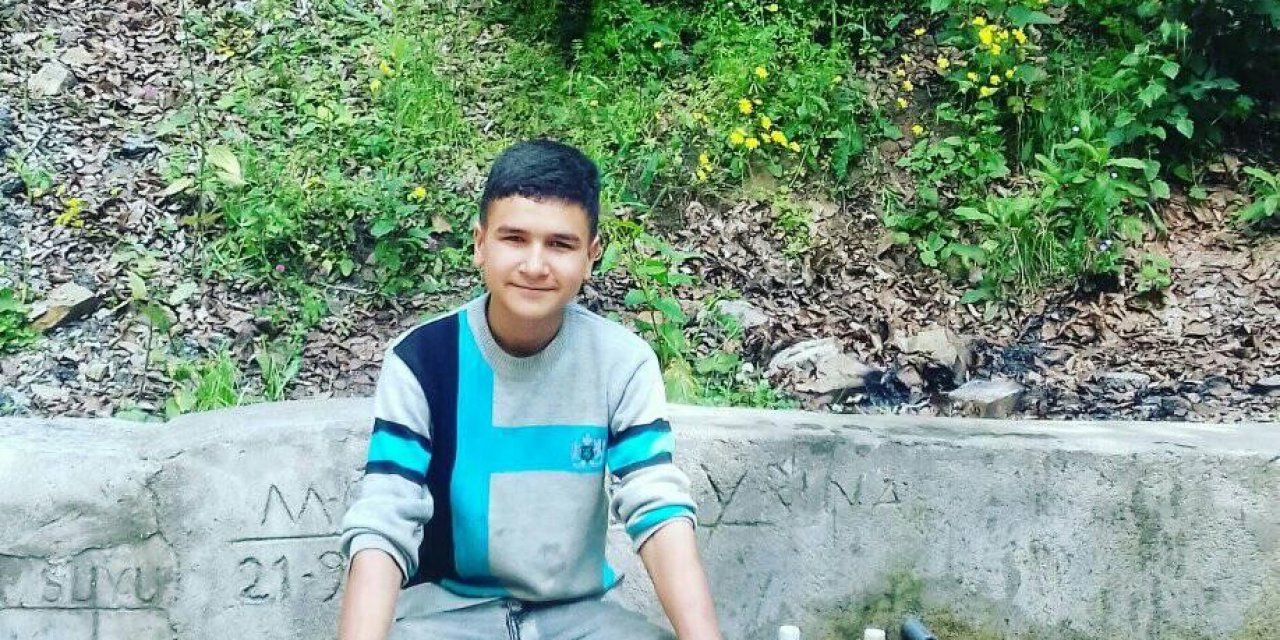 Üzerine Ağaç Düşen Lise Öğrencisi Hayatını Kaybetti