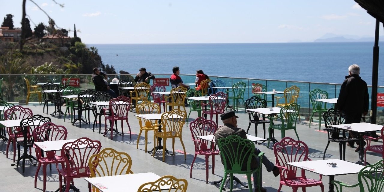 Tophane Çay Bahçesi Açıldı