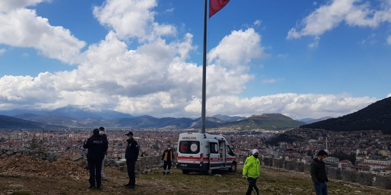 Burdur’da 17 Yaşındaki Genç Kız Bıçaklanarak Öldürüldü