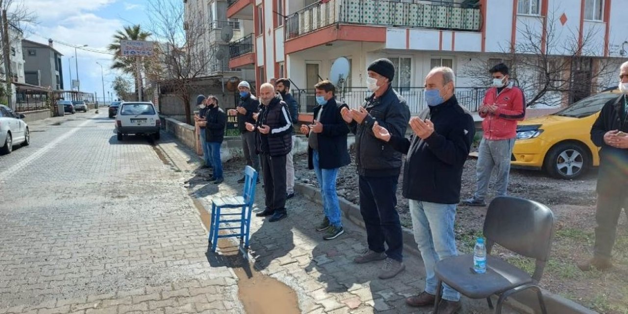 Sarımsaklı Yardımlaşma Derneği’nden Çanakkale Şehitleri İçin Hayır Yemeği