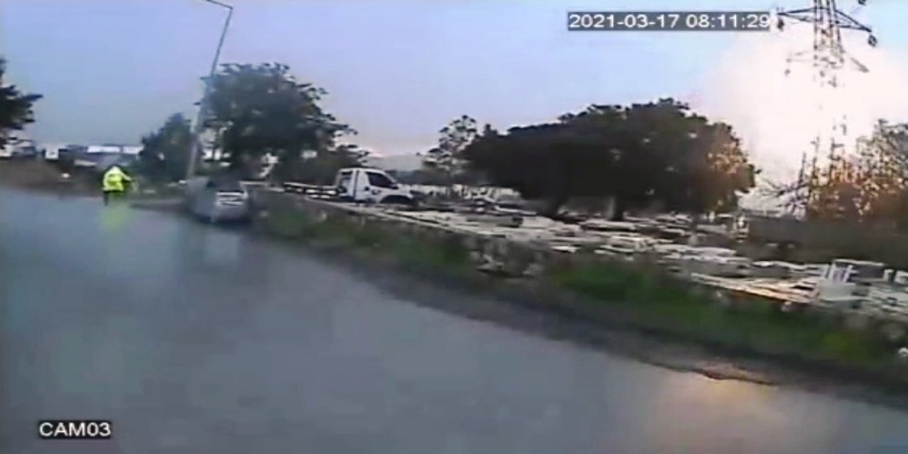 Yüksek Gerilim Hattına Yıldırım İsabet Etti, O Anlara Kameraya Yansıdı