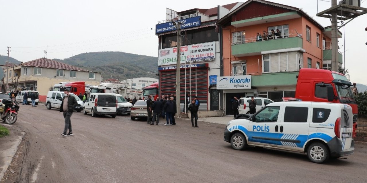 Ağabeyiyle Oturduğu Sırada Silahlı Saldırıya Uğradı