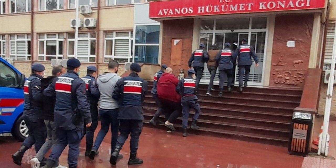 Akü Hırsızları Jandarmadan Kaçamadı